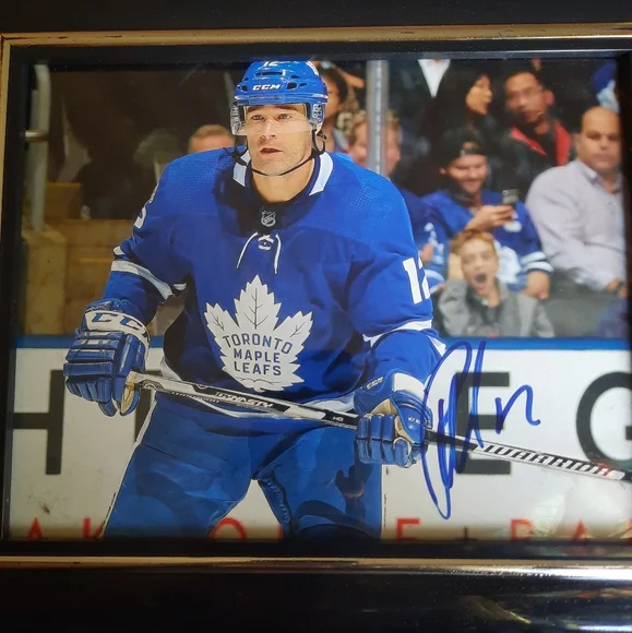 AUTOGRAPHED SPORTS - Picture 3 of 9